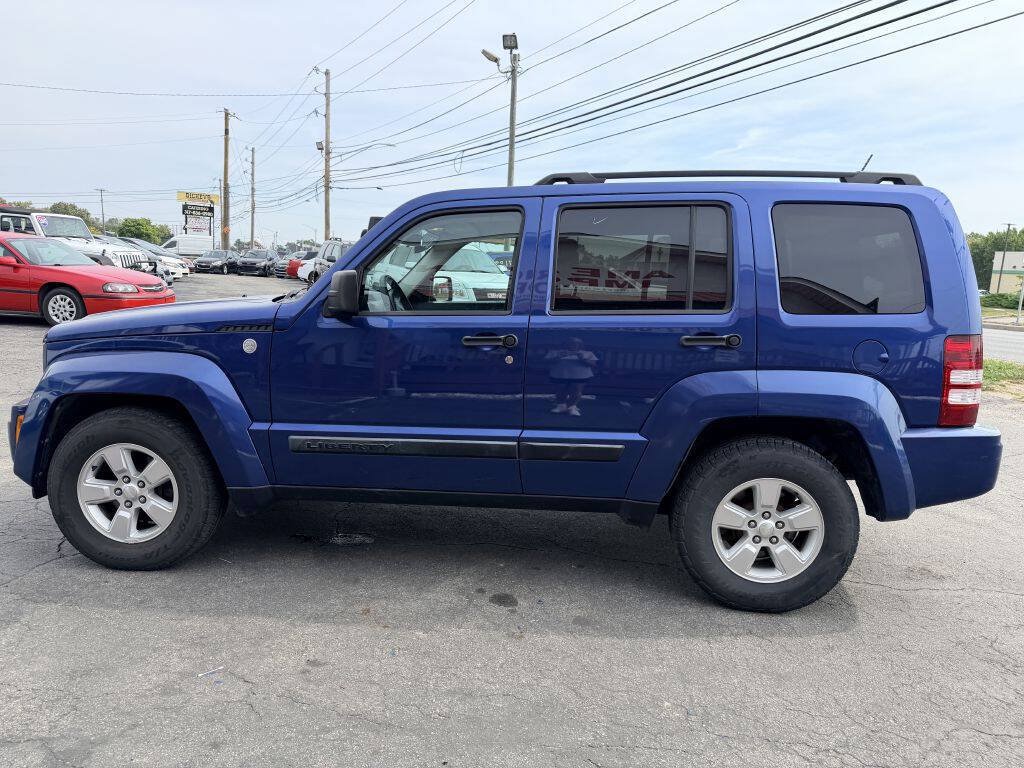 Used 2010 Jeep Liberty Sport w/ Popular Equipment Group AWD/4WD image 3