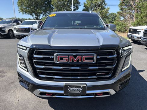 Used 2025 GMC Yukon XL AT4 w/ AT4 Premium Plus Package AWD/4WD image 3