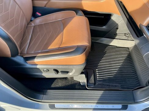 Used 2023 Nissan Pathfinder Platinum w/ Black Appearance Package image 24