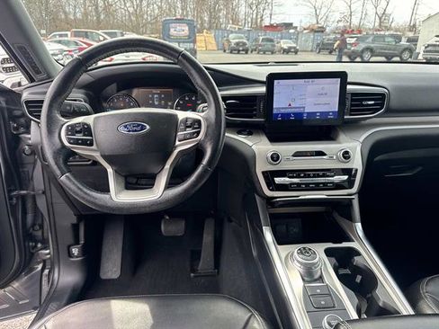 Used 2023 Ford Explorer XLT w/ Equipment Group 202A AWD/4WD image 32