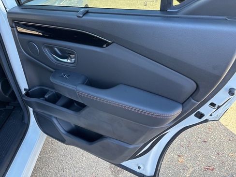 Used 2025 Honda Pilot TrailSport image 18