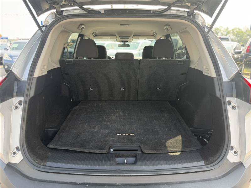 Used 2022 Nissan Rogue SV FWD image 9