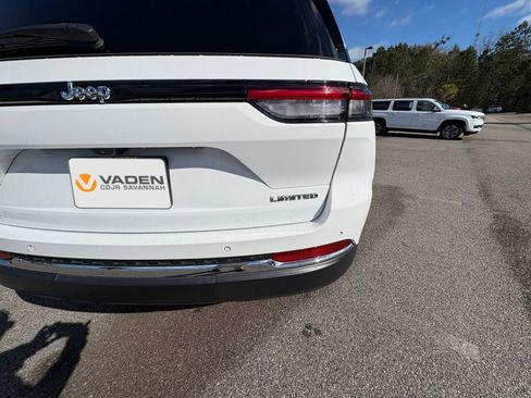 Used 2022 Jeep Grand Cherokee Limited image 12