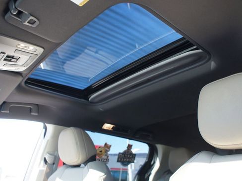 Used 2024 Toyota Sienna XLE image 6