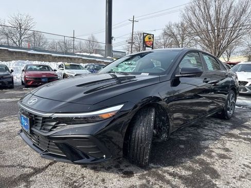 Certified 2025 Hyundai Elantra Sport image 3