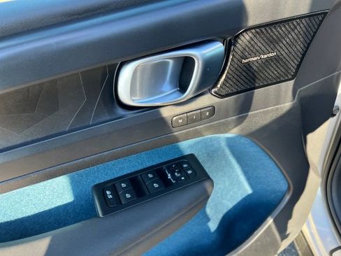 Used 2023 Volvo XC40 Recharge Ultimate image 32