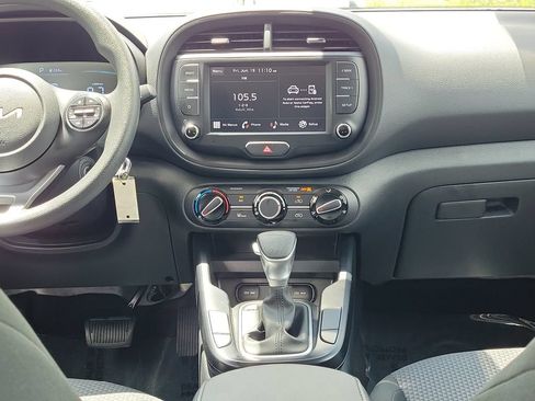 Used 2025 Kia Soul LX FWD image 15