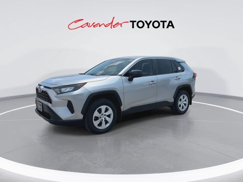 Used 2022 Toyota RAV4 LE FWD image 4