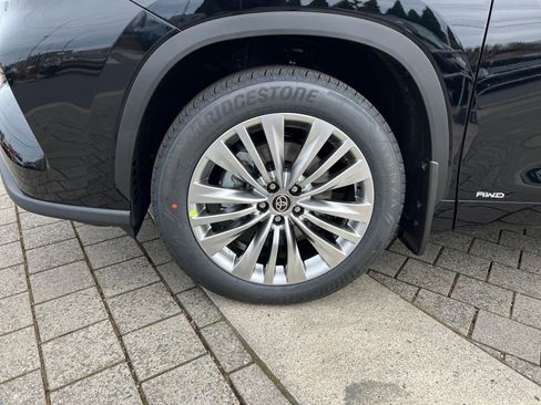 New 2026 Toyota Highlander Platinum image 19