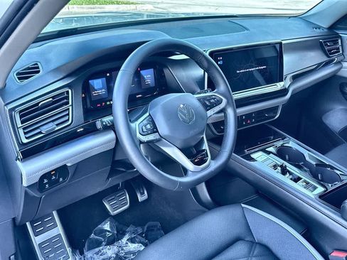 Used 2024 Volkswagen Atlas Peak Edition SE AWD/4WD image 13
