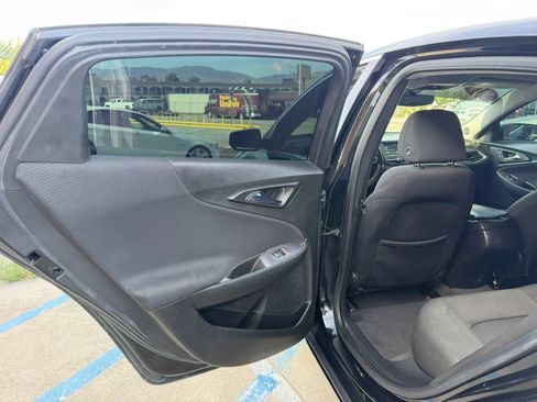 Used 2018 Chevrolet Malibu LS FWD image 17