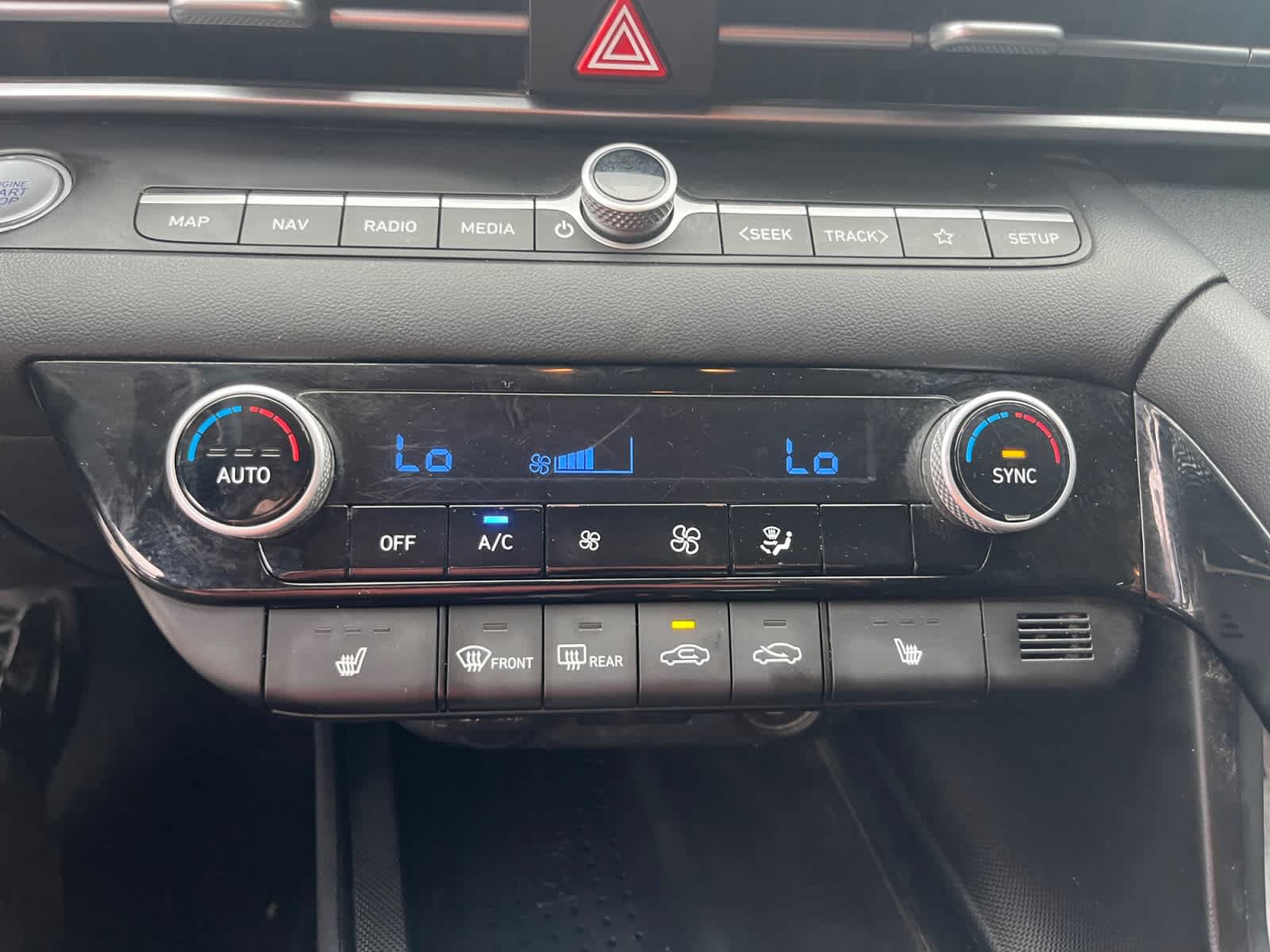Used 2023 Hyundai Elantra SEL w/ Convenience Package FWD image 16