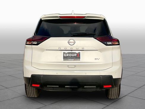 Used 2024 Nissan Rogue SV FWD image 5