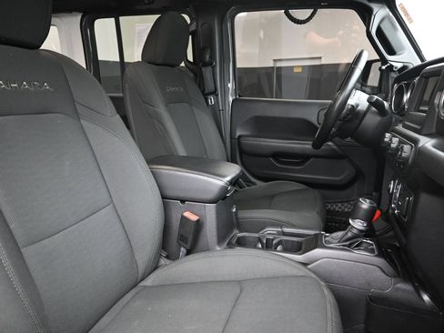 Used 2020 Jeep Wrangler Unlimited Sahara w/ Cold Weather Group AWD/4WD image 26