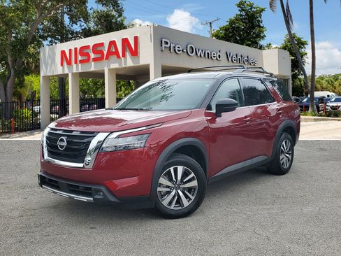 Certified 2023 Nissan Pathfinder SL image 1