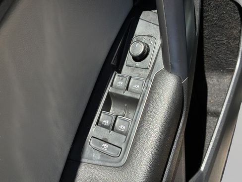 Used 2021 Volkswagen Tiguan SE w/ Panoramic Sunroof Package FWD image 12