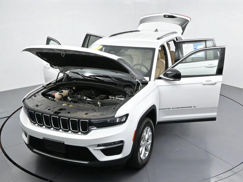 Used 2023 Jeep Grand Cherokee Limited AWD/4WD image 44