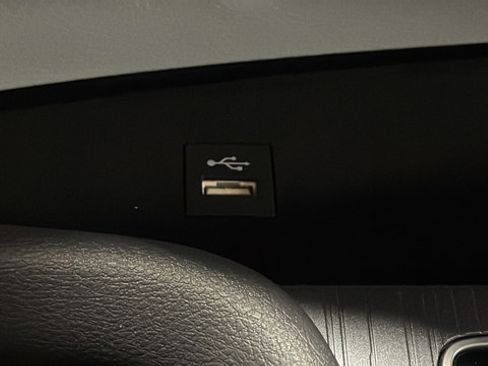 Used 2025 Toyota Sienna LE AWD/4WD image 32