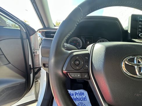 Certified 2021 Toyota Venza LE image 19