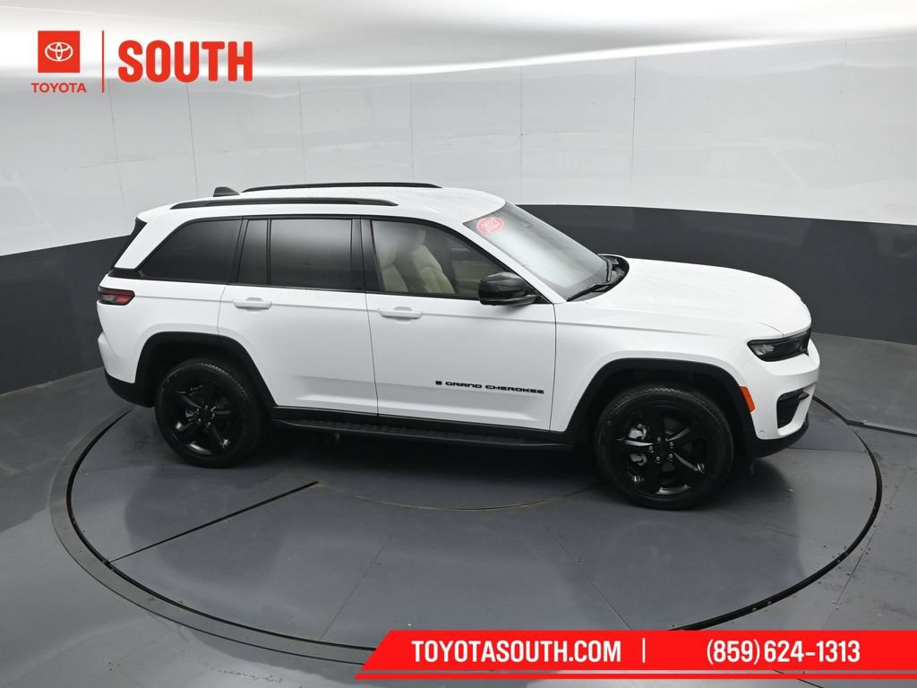 Used 2023 Jeep Grand Cherokee Limited w/ Luxury Tech Group II AWD/4WD image 52
