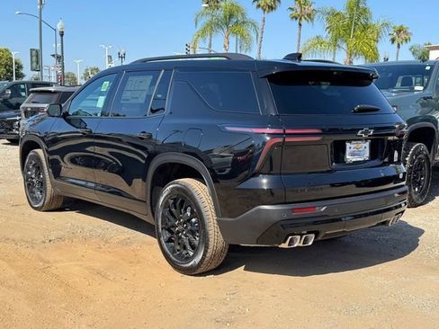 New 2026 Chevrolet Traverse LT w/ Midnight/Sport Edition FWD image 3