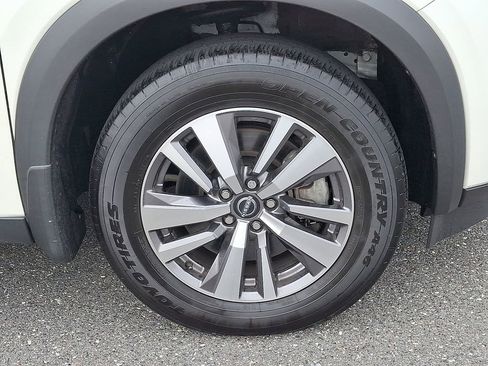 Used 2023 Nissan Pathfinder SL w/ Black Appearance Package image 11