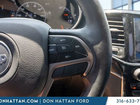 Used 2019 Jeep Grand Cherokee Limited AWD/4WD image 14