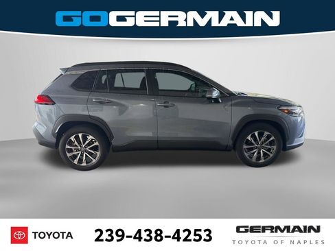 Used 2023 Toyota Corolla Cross XLE w/ Convenience Package image 10
