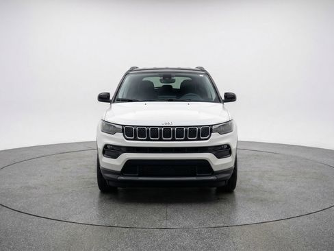 Used 2025 Jeep Compass Limited AWD/4WD image 2