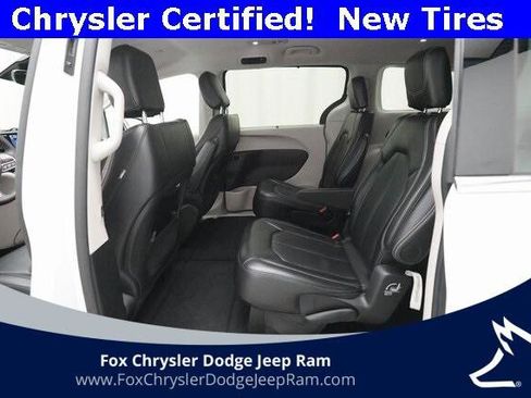 Certified 2024 Chrysler Pacifica Touring-L image 15