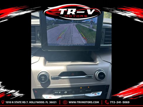 Used 2023 Ford Explorer XLT w/ Equipment Group 202A RWD image 19