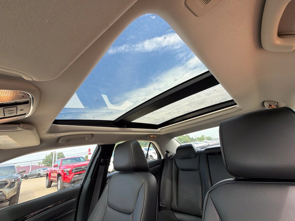 Used 2018 Chrysler 300 Limited w/ Safetytec Plus Group AWD/4WD image 23