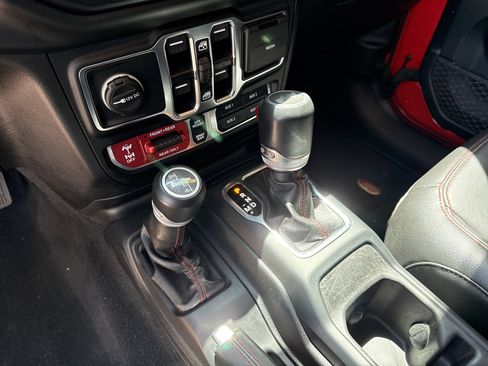 Used 2021 Jeep Wrangler Unlimited Rubicon AWD/4WD image 29