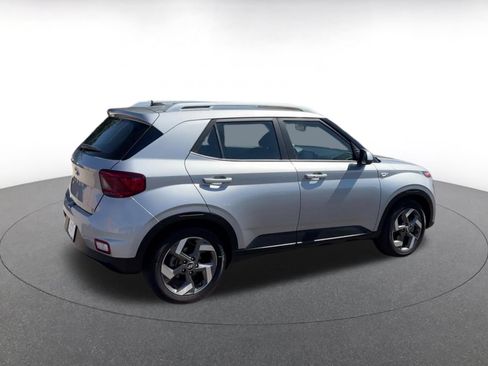 Used 2025 Hyundai Venue SEL FWD image 14