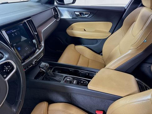 Used 2019 Volvo S60 T6 Inscription image 25