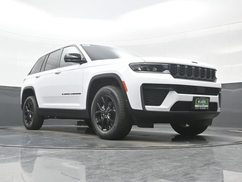 New 2026 Jeep Grand Cherokee Altitude image 17