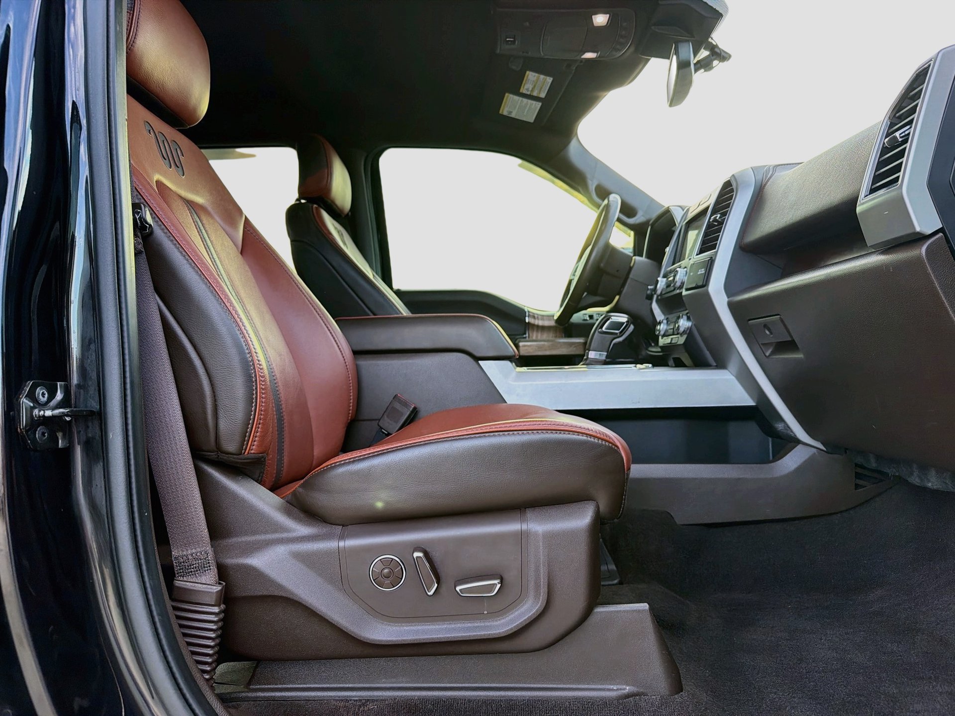 Used 2019 Ford F150 King Ranch w/ Equipment Group 601A Luxury AWD/4WD image 31
