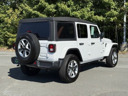 Used 2023 Jeep Wrangler Sahara image 5
