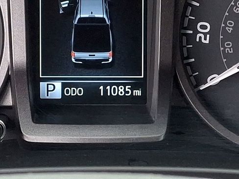 Used 2023 Toyota Tacoma TRD Sport w/ Technology Package image 19