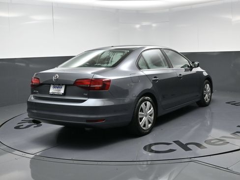 Used 2017 Volkswagen Jetta S w/ Jetta S Cold Weather Package FWD image 9