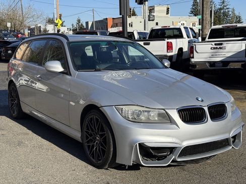Used 2011 BMW 328i xDrive Wagon image 9