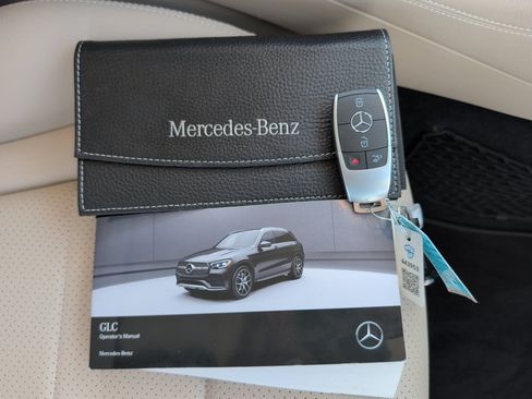 Used 2020 Mercedes-Benz GLC 300 4MATIC image 38