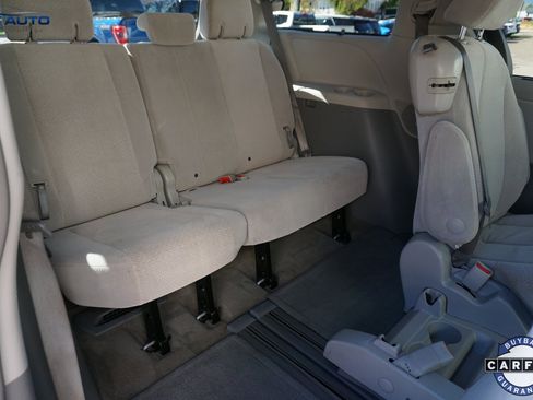 Used 2013 Toyota Sienna LE image 23