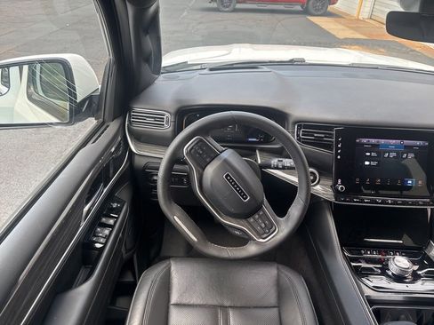 Used 2022 Jeep Wagoneer Series III AWD/4WD image 3