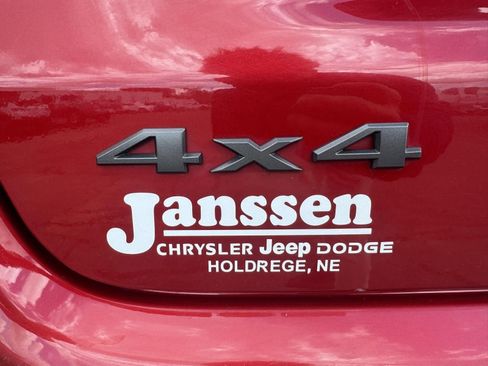 Used 2025 Jeep Compass Trailhawk AWD/4WD image 30