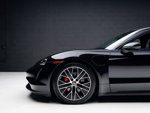 Used 2022 Porsche Taycan 4S image 18