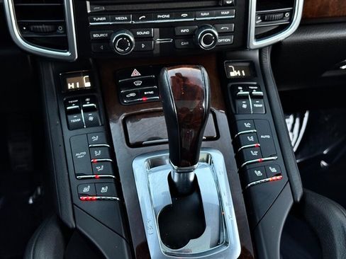 Used 2014 Porsche Cayenne image 29