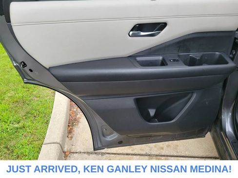 Certified 2024 Nissan Pathfinder SL w/ SL Premium Package AWD/4WD image 17
