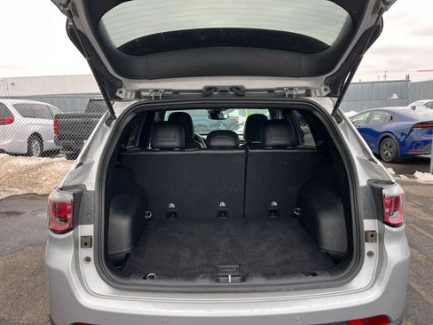 Used 2025 Jeep Compass Limited image 32