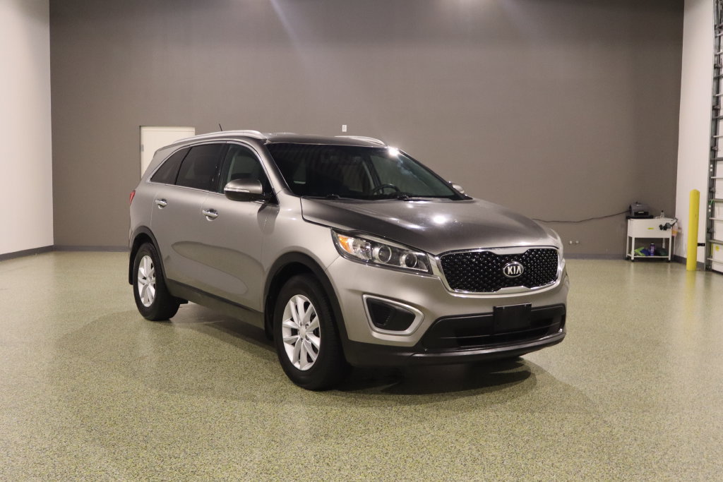 Used 2017 Kia Sorento FWD image 1